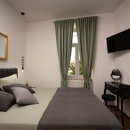 Apartment Altana With Free Parking プーラ エクステリア 写真