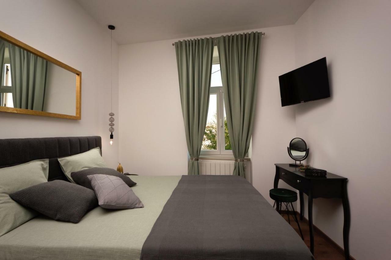 Apartment Altana With Free Parking プーラ エクステリア 写真