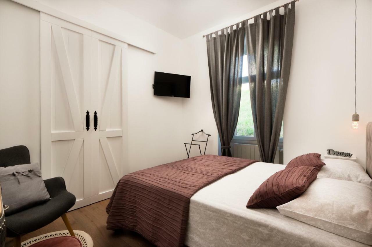 Apartment Altana With Free Parking プーラ エクステリア 写真